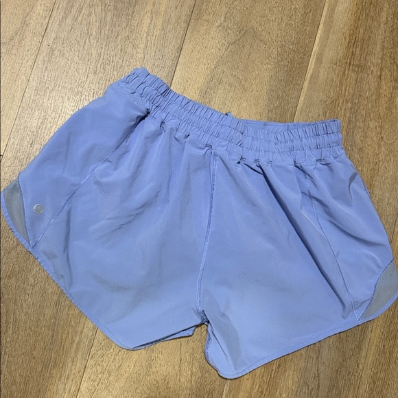 Lululemon Hotty Hot Short II *Long 4" - Picture 5 of 6